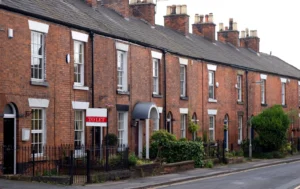 Row-of-red-brick-terraced-houses-with-TO-LET-sign-in-front-focus-on-council-tax-premiums