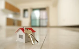 House-keys-placed-on-a-small-house-model-representing-assured-rental-income