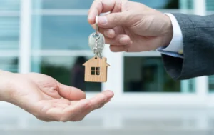 Property-Management-Companies-Birmingham-handing-over-house-keys