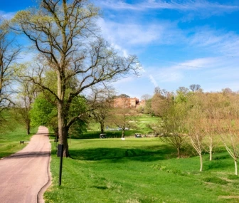 country-landscape-next-to-the-river-gade-and-the-grand-union-canal-in-cassiobury