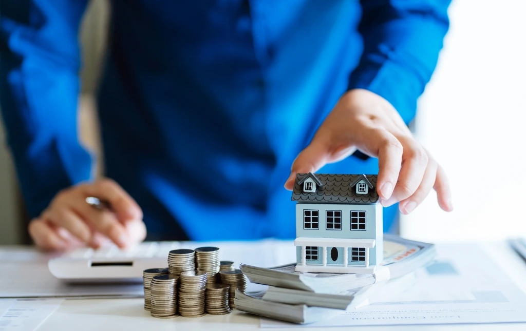 man-compute-the-REIT