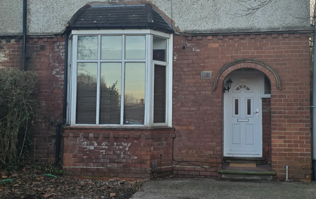 A-front-door-view-of-a-house-with-a-brick-exterior