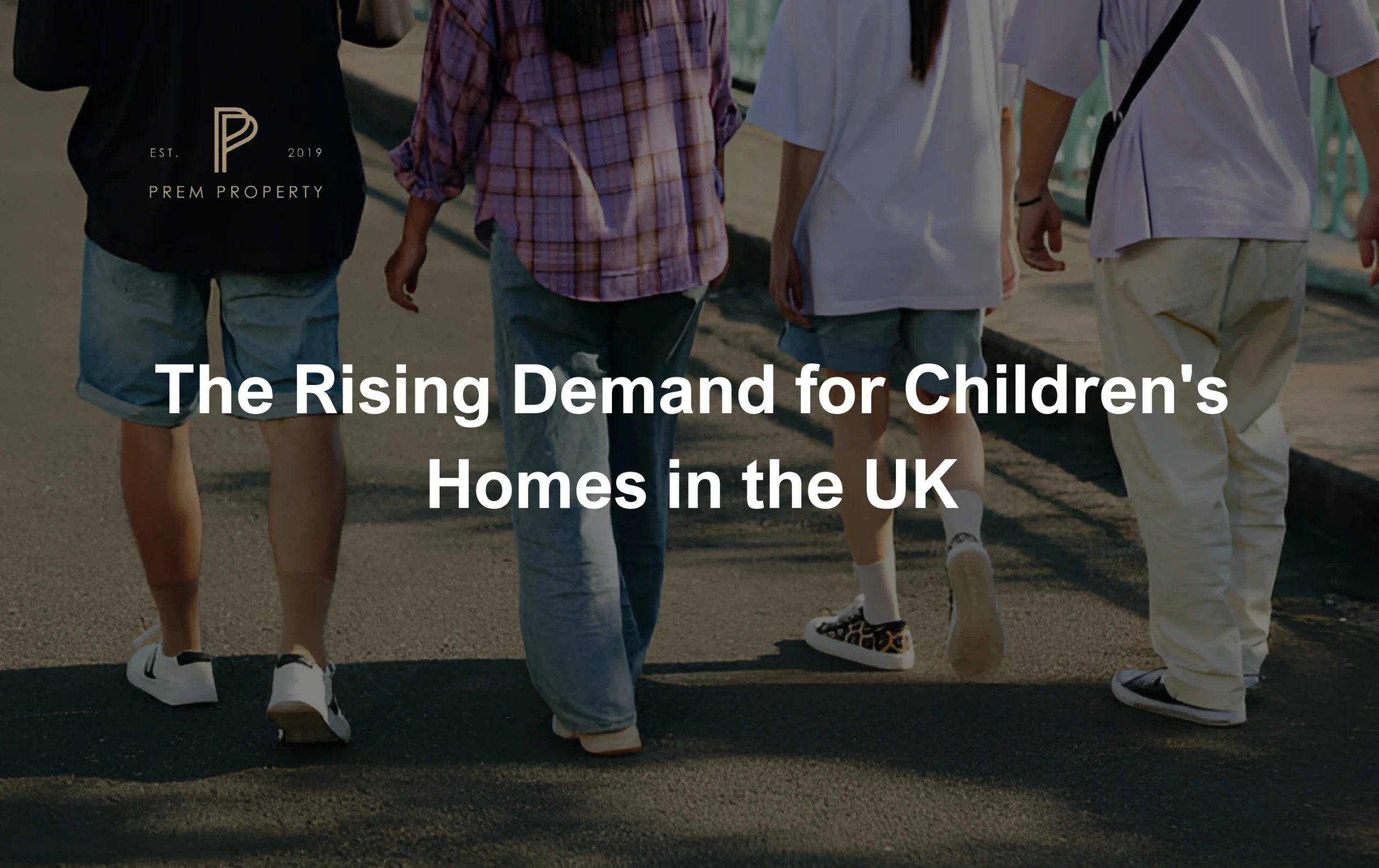 People-walking-symbolizing-the-need-for-support-in-Childrens-Homes-in-the-UK